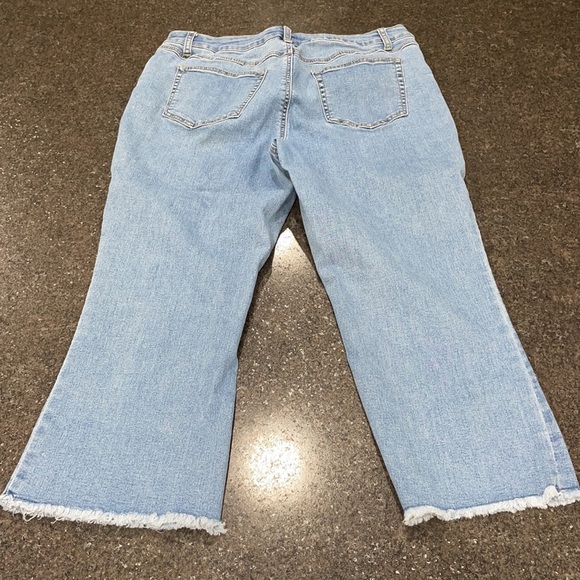 Jean Capris - Picture 5 of 7